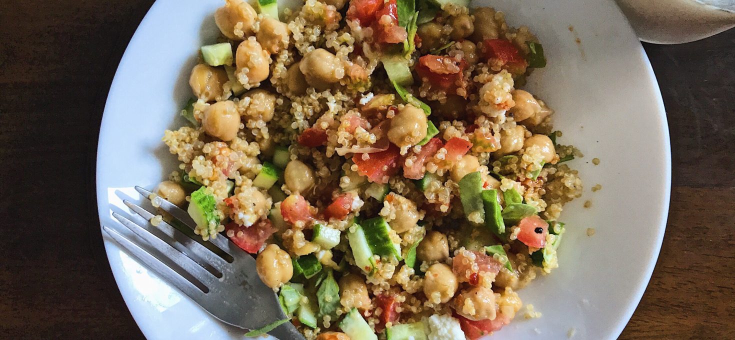 A Smokey Quinoa Chickpea Salad Lunch